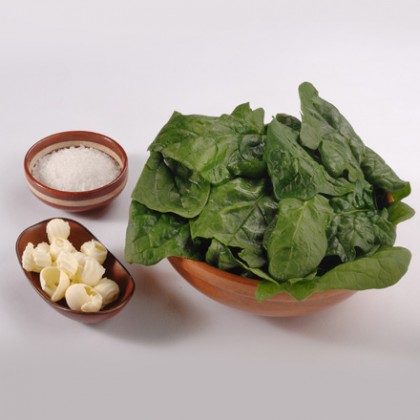 Spinach with butter and salt